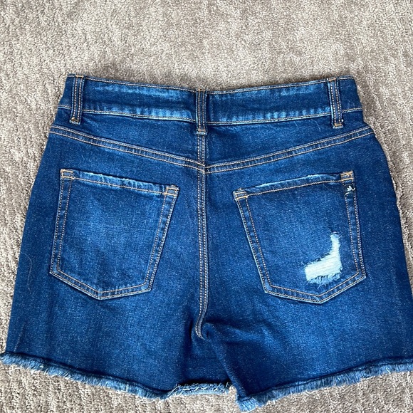 Maurice’s high rise distressed denim shorts - Picture 4 of 4